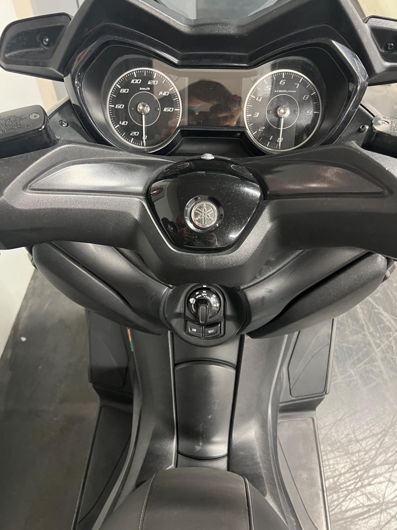 Yamaha X-Max 300