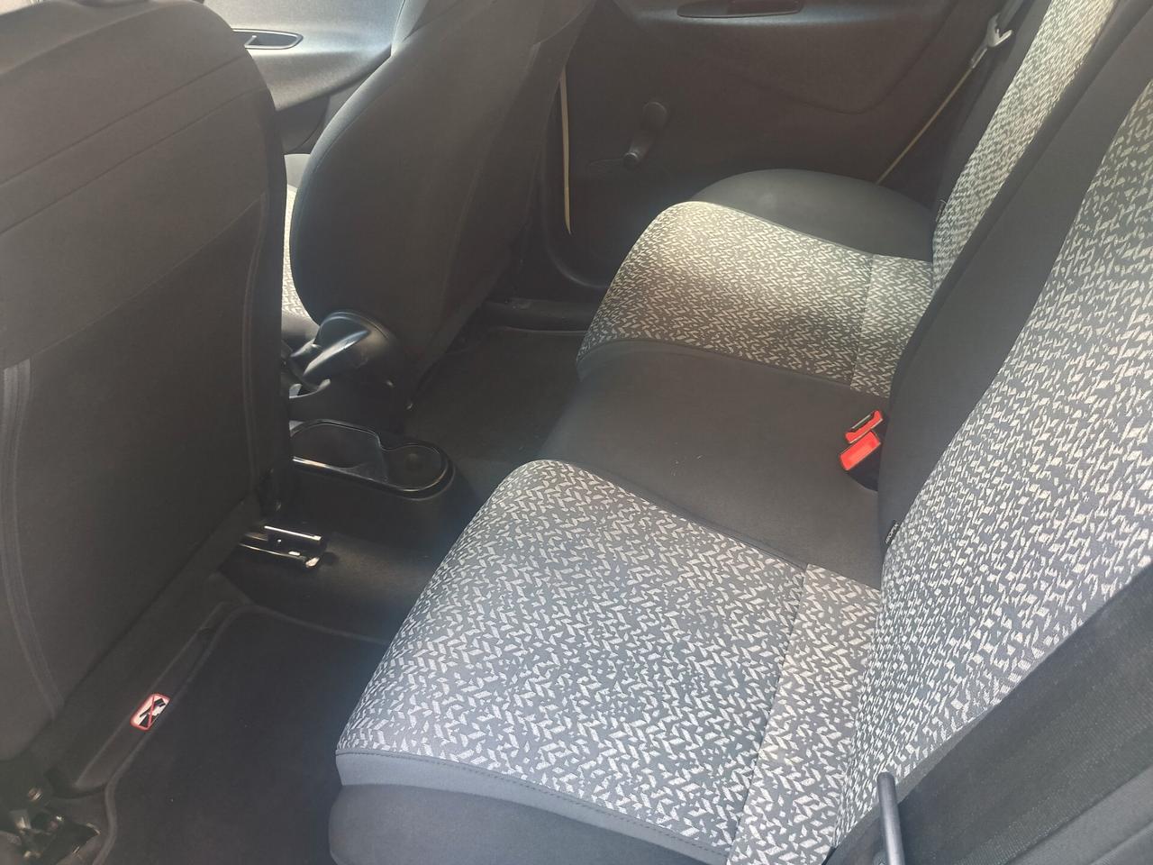 Lancia Ypsilon 1.0 FireFly 5 porte S&S Hybrid Ecochic Silver