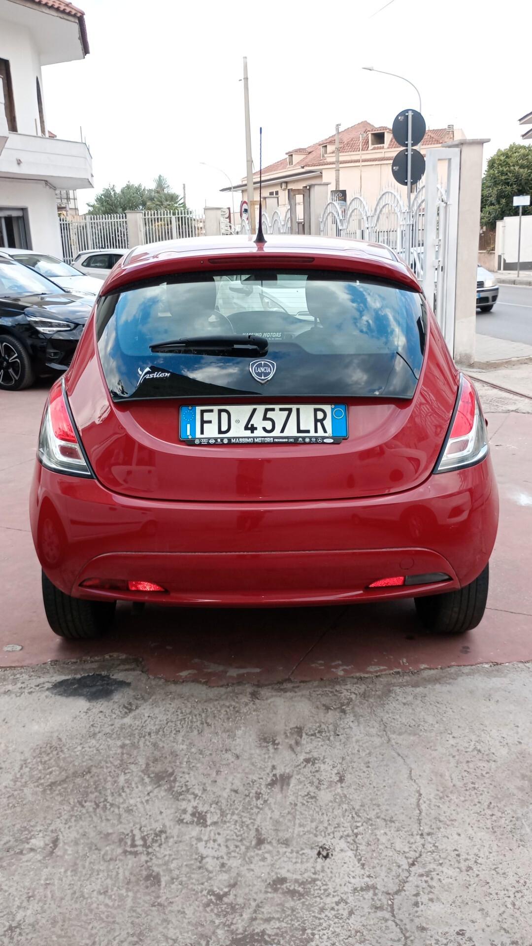 Lancia Ypsilon 1.2 69 CV 5 porte GPL Ecochic Silver
