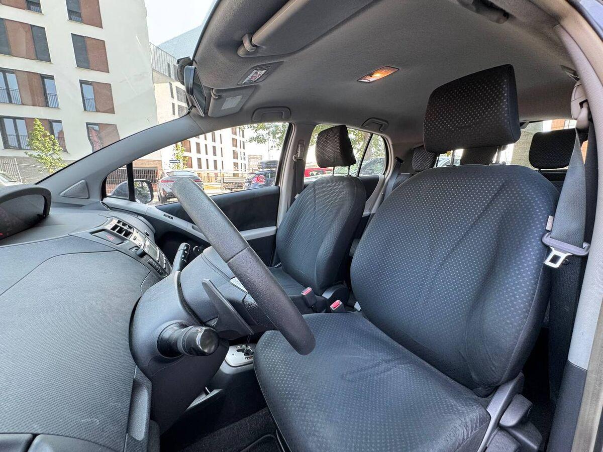 Toyota Yaris 1.3 dual Sol 5p m-mt