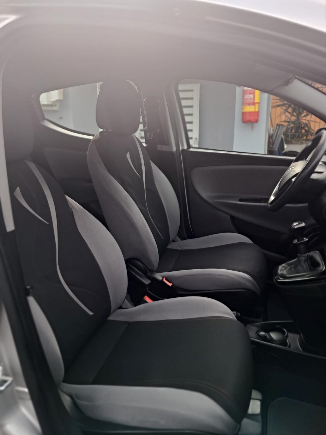 Lancia Ypsilon 1.2 69 CV 5 porte GPL Ecochic Silver