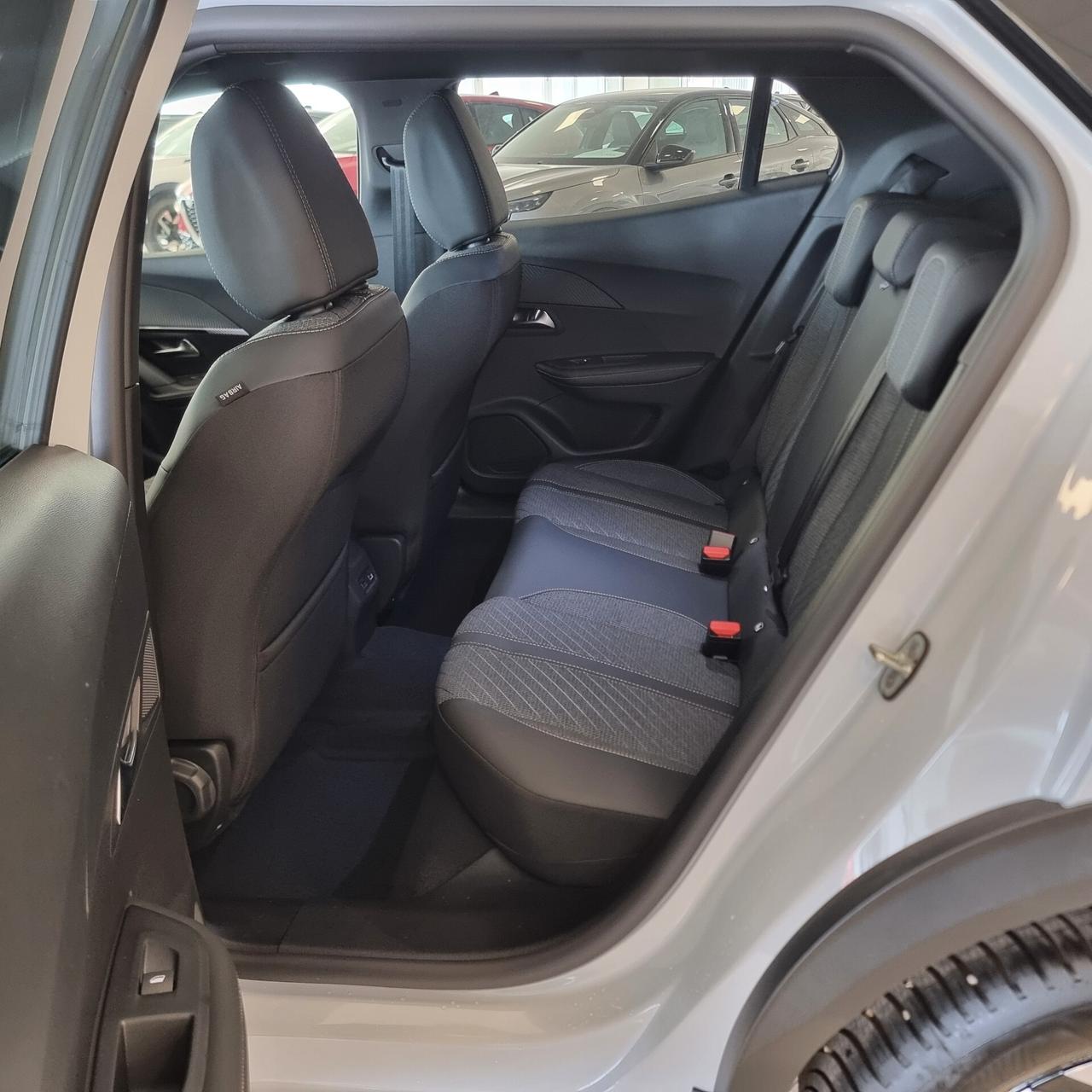 PEUGEOT 2008 ALLURE 1.2 145cv Hybrid e-DCS6 cambio automatico