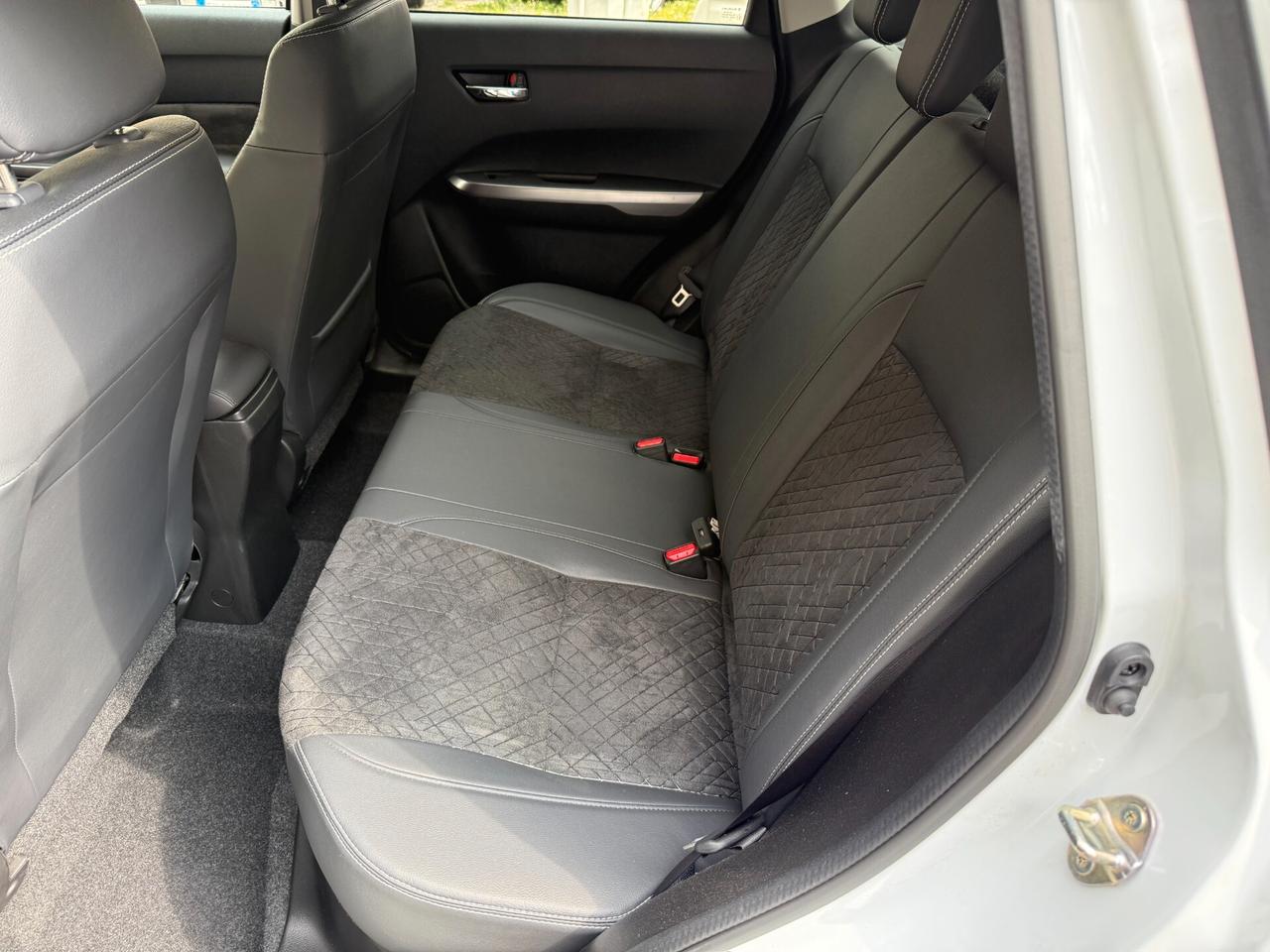 Suzuki Vitara 1.4 Hybrid Top