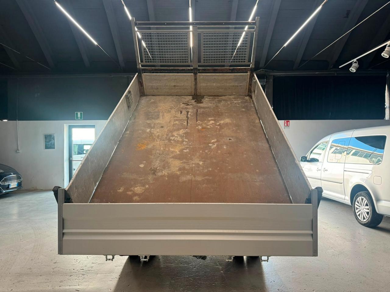 Nissan Cabstar Ribaltabile trilaterale