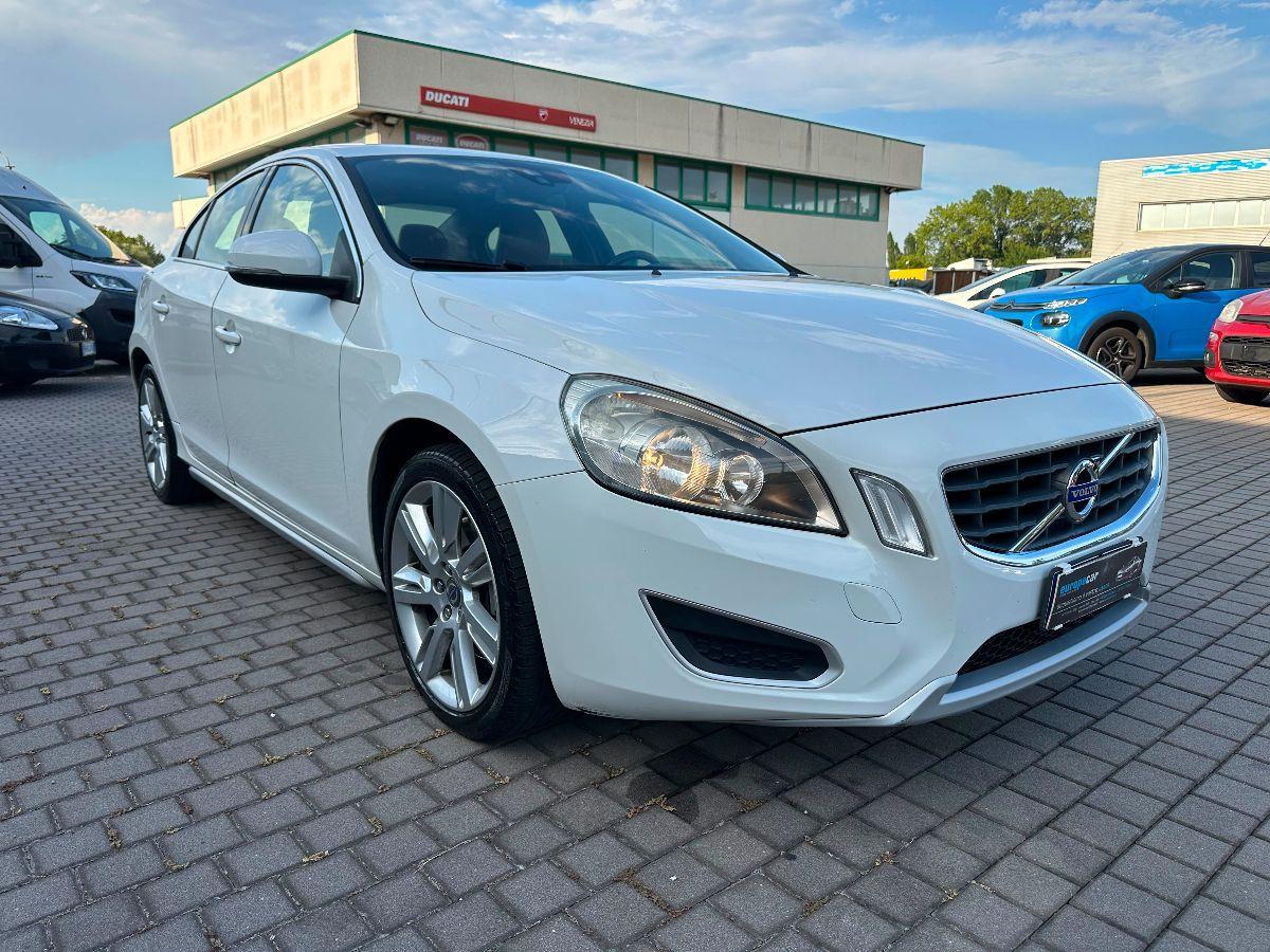 VOLVO - S40 - 2.4 D5 R-design