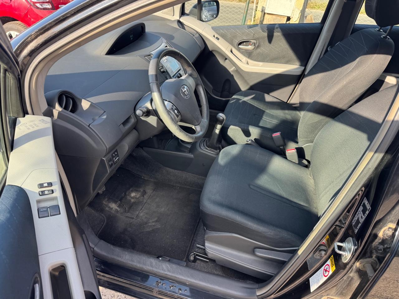 Toyota Yaris 1.3 5 porte Sol NEOPATENTATI