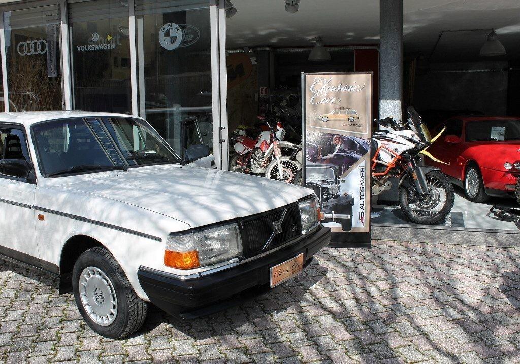 VOLVO 240 2.0 cat Station Wagon Polar