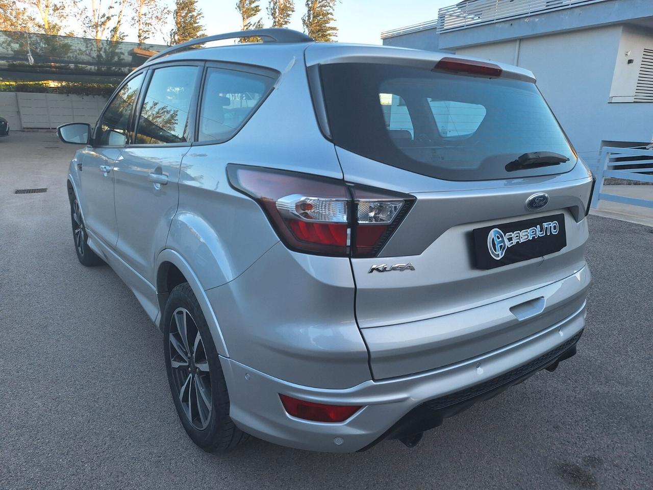 Ford Kuga 1.5 TDCI 120 CV S&S 2WD ST-Line