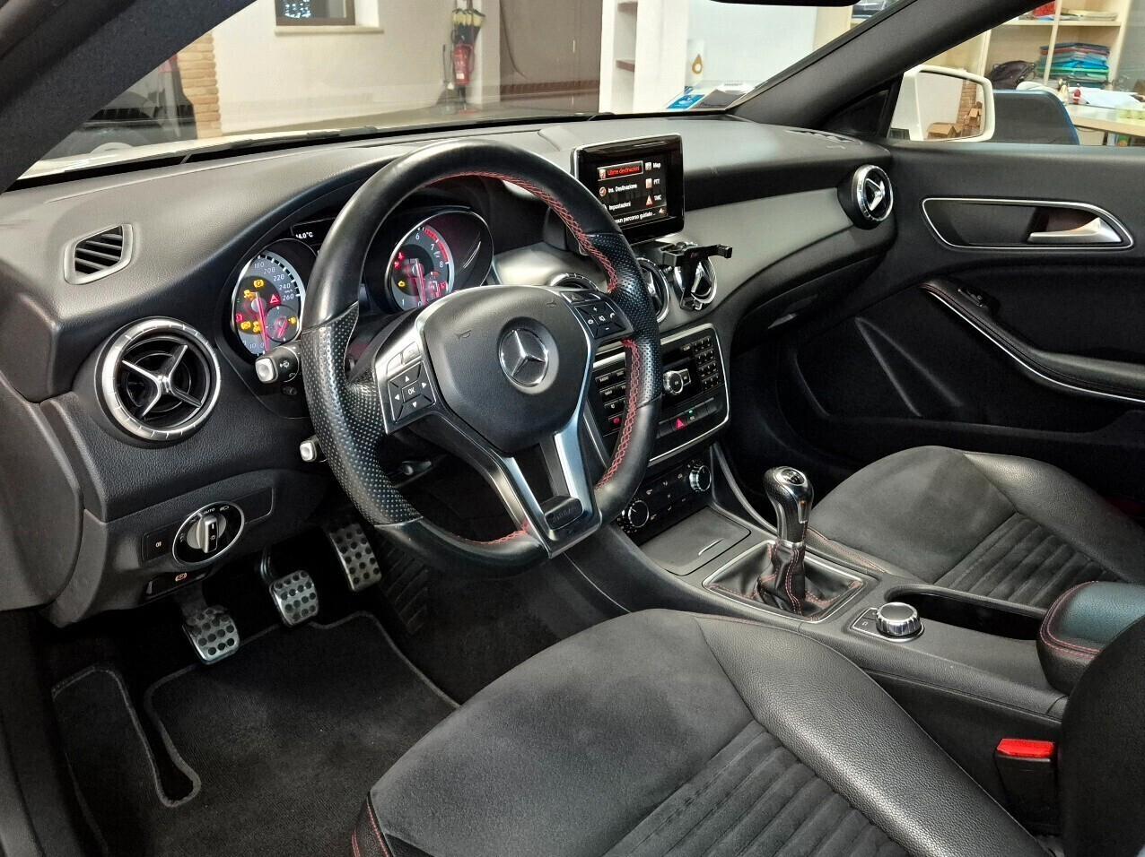 Mercedes-benz CLA 180 Premium ** pacchetto AMG **