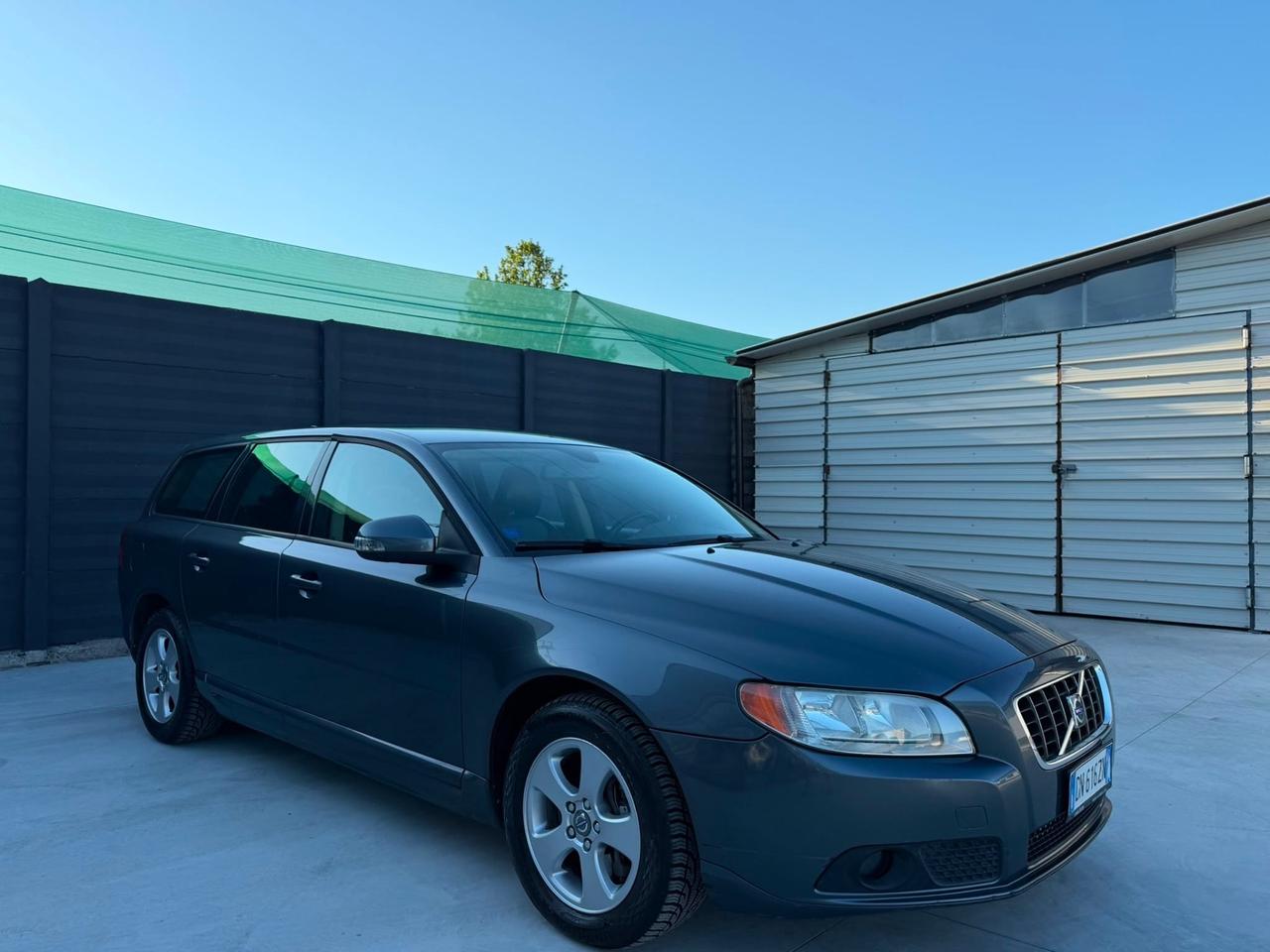 Volvo V70 2.4 D5 Summum