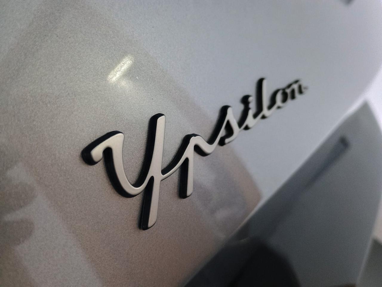 Lancia Ypsilon Hybrid e-DCT LX