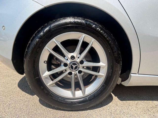 MERCEDES-BENZ A 180 d Automatic Business