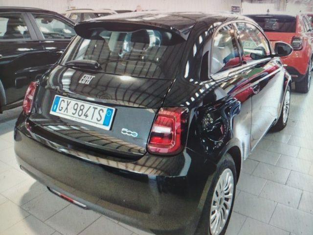 FIAT 500e Berlina 42 kWh KM 320