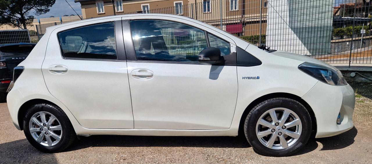 Toyota Yaris 1.5 Hybrid 5 porte Lounge NEOPATENTATI
