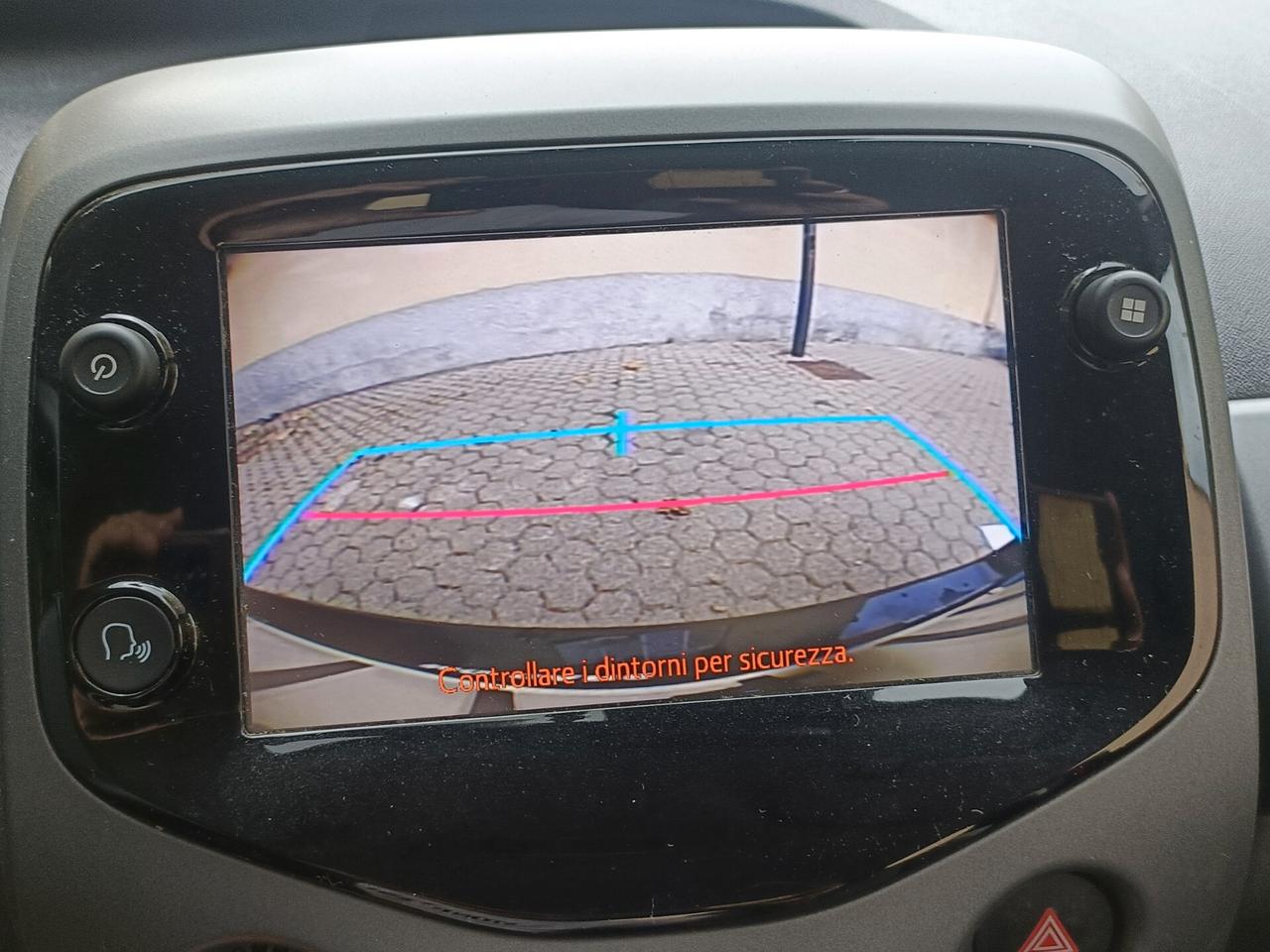 Toyota Aygo Connect 1.0 VVT-i 72 CV 5 porte x-play