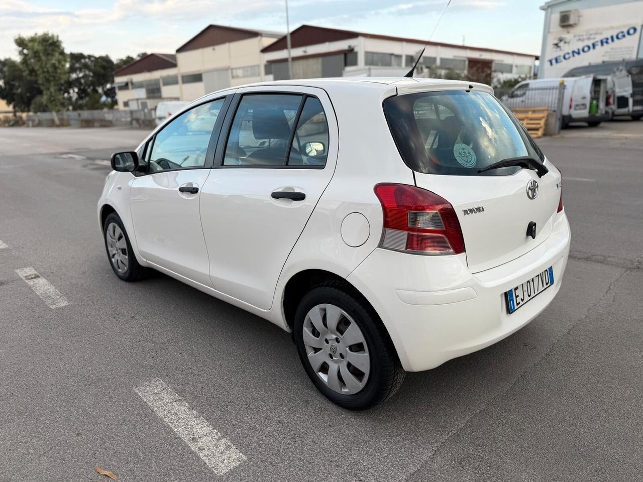 Toyota Yaris 1.0 5 porte Now