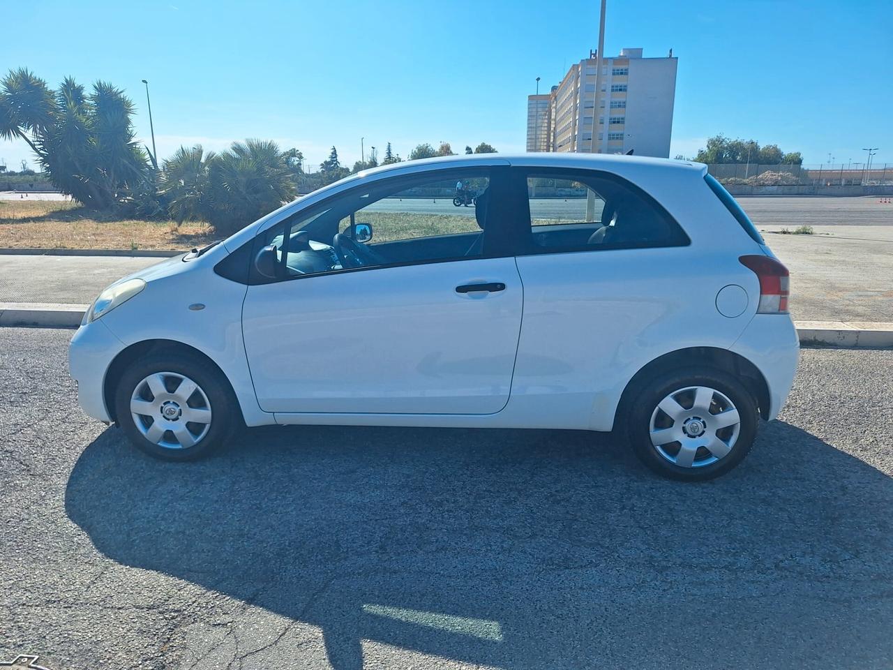 Toyota Yaris 1.0 3 porte Now - 2010