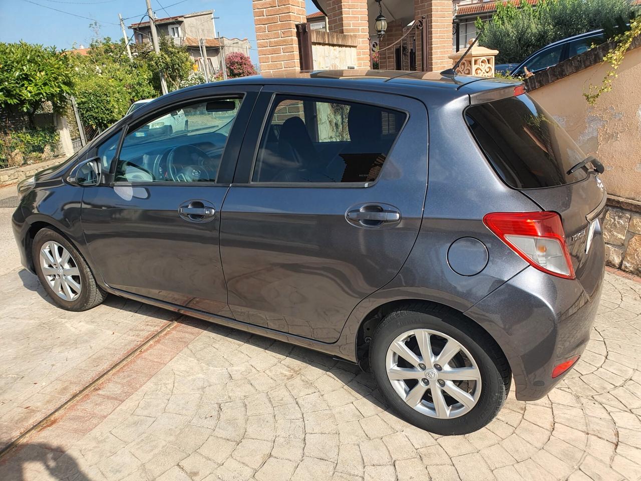 Toyota Yaris 1.4 D-4D 5 porte Lounge tetto panoramico