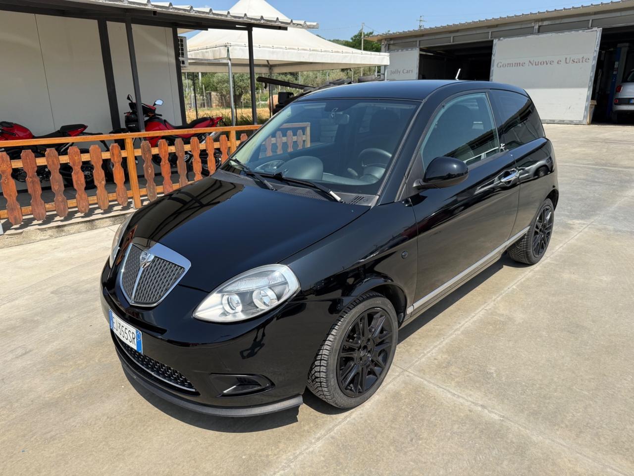 Lancia Ypsilon 1.3 MJT 75 CV Unyca
