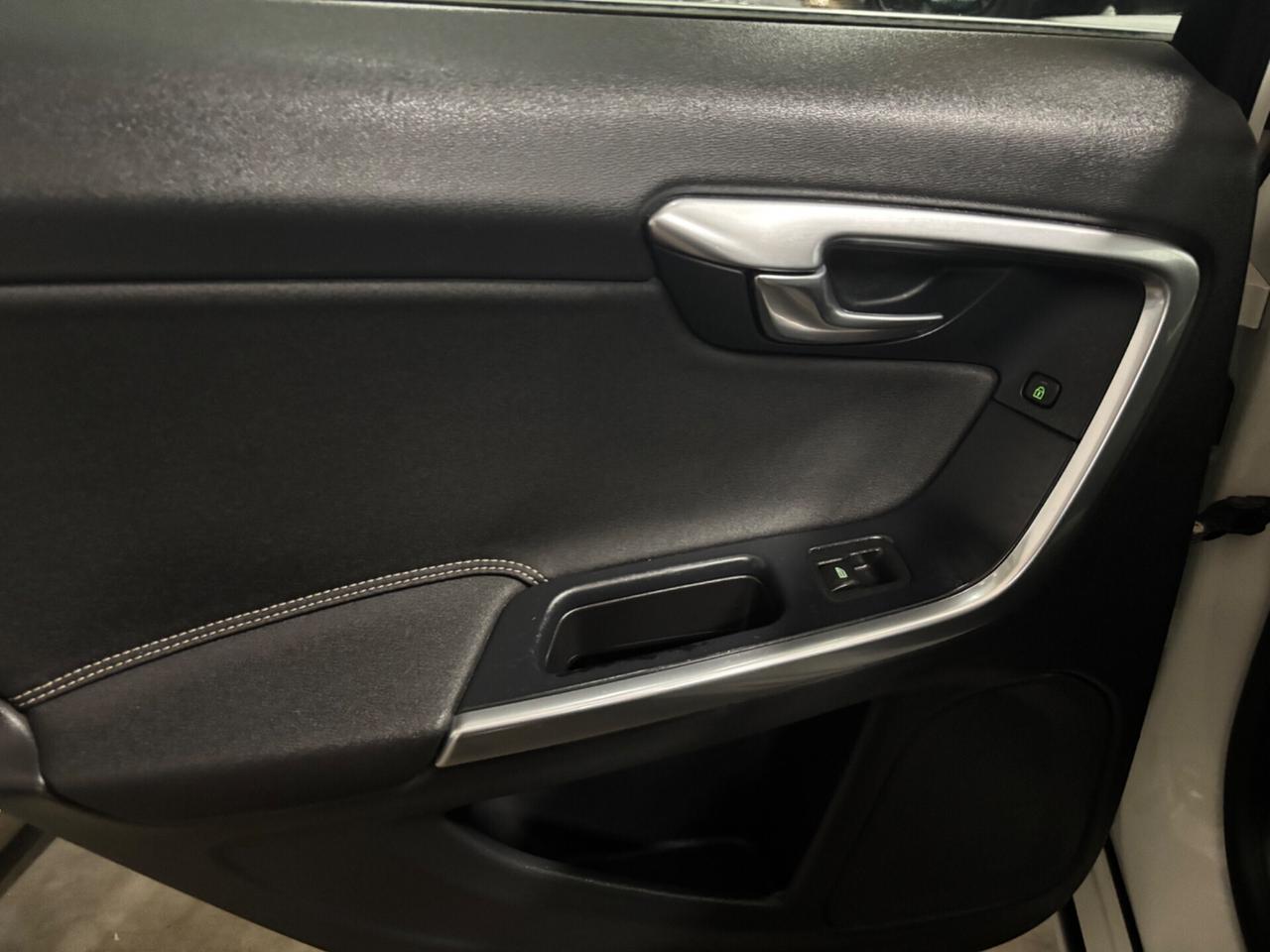 Volvo V60 D2 1.6 AUTOMATIC Summum GANCIO TRAINO