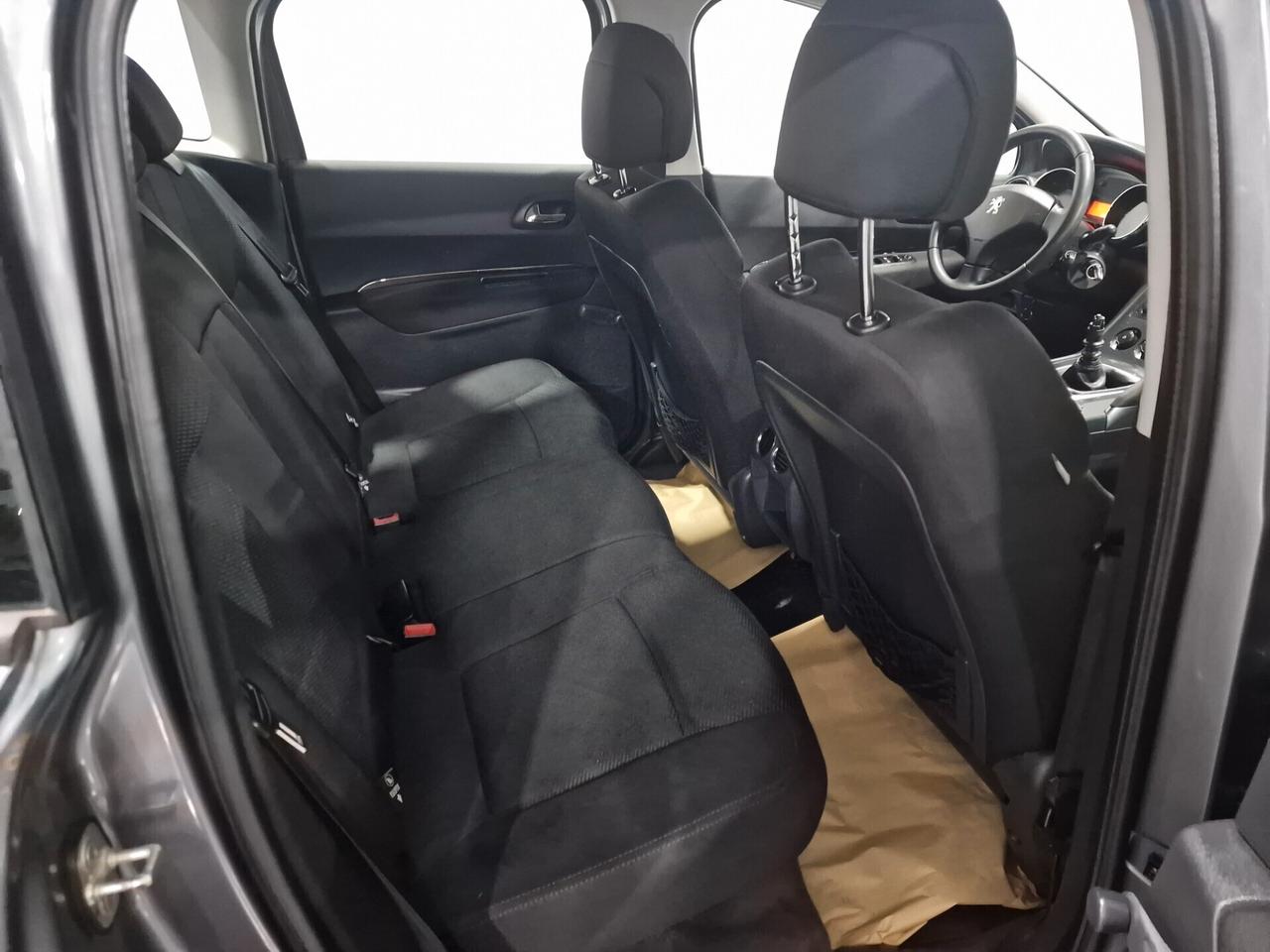 Peugeot 3008 1.6 HDi 115CV Access