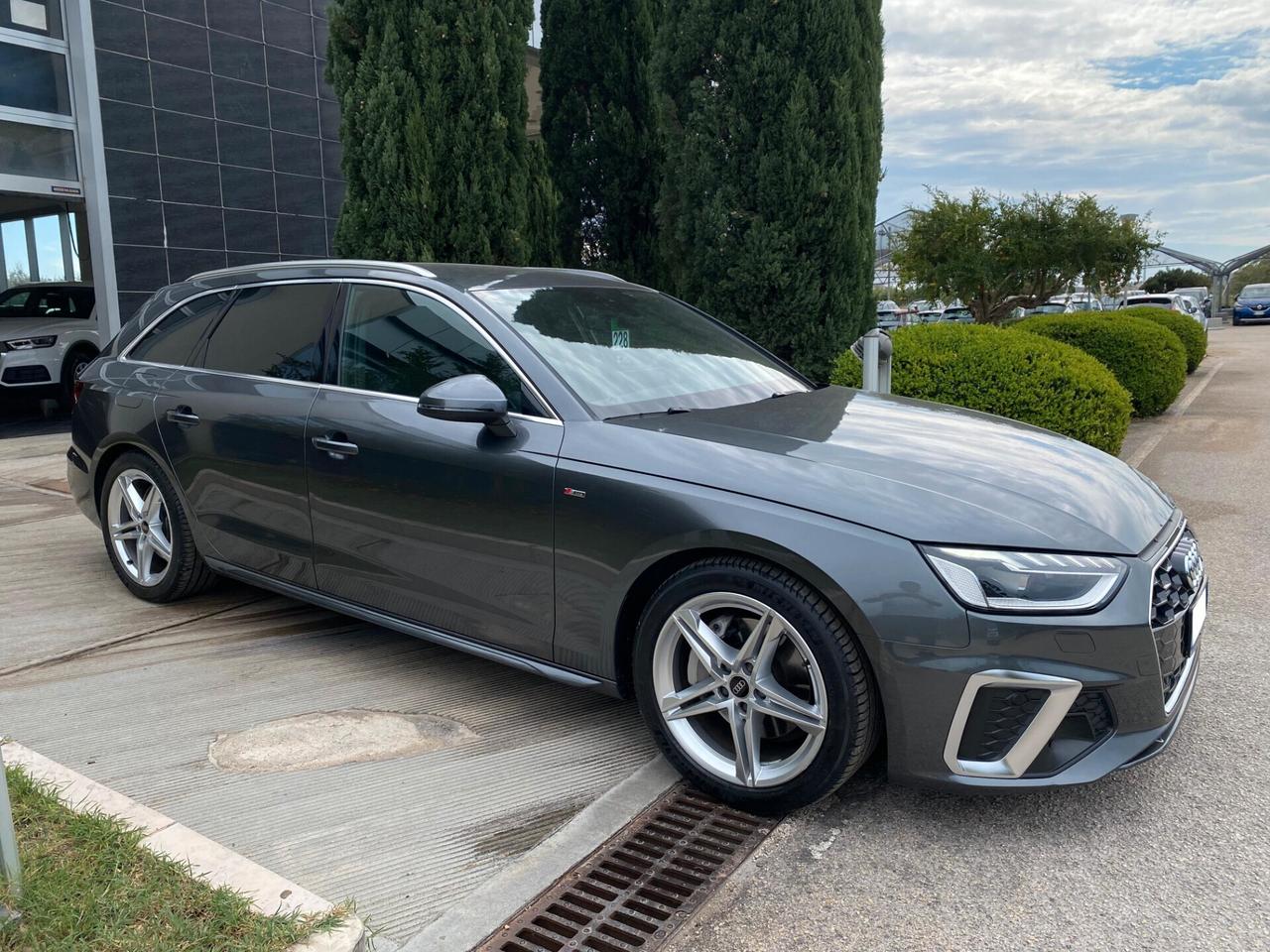 Audi A4 Avant 40 TDI quattro S tronic line edition