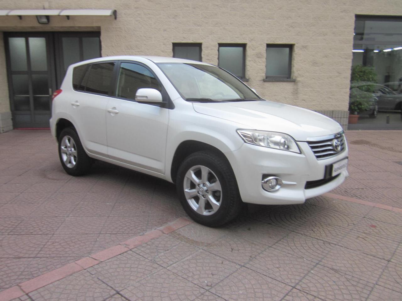 Toyota RAV 4 Crossover 2.2 D-4D 150 CV DPF Exclusive UNICOPRO