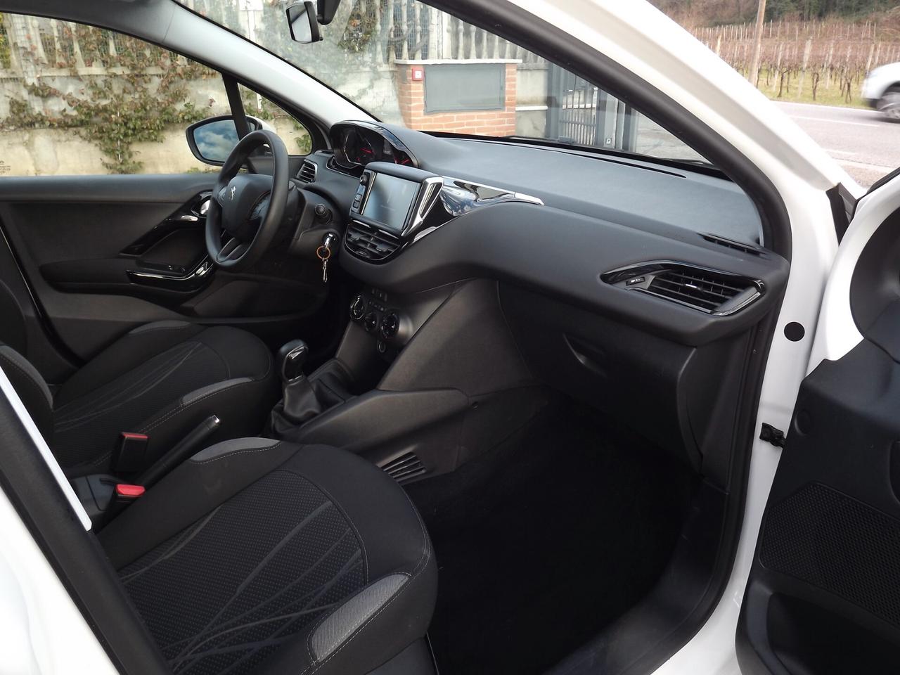 PEUGEOT 208 NEO PATENTATI