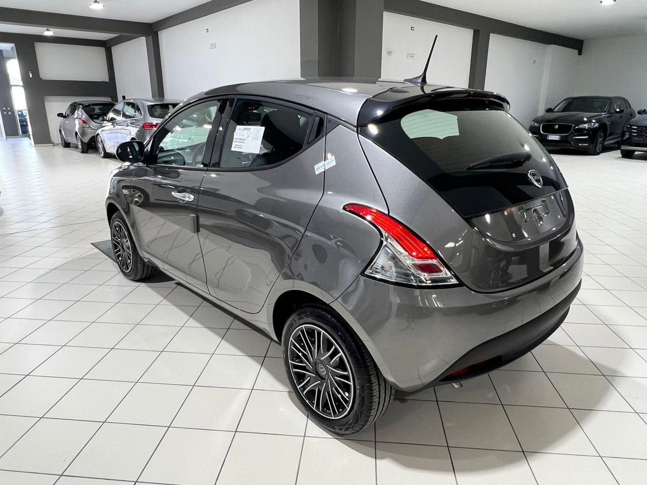 Lancia Ypsilon 1.0 FireFly 5 porte S&S Hybrid Oro KM 0