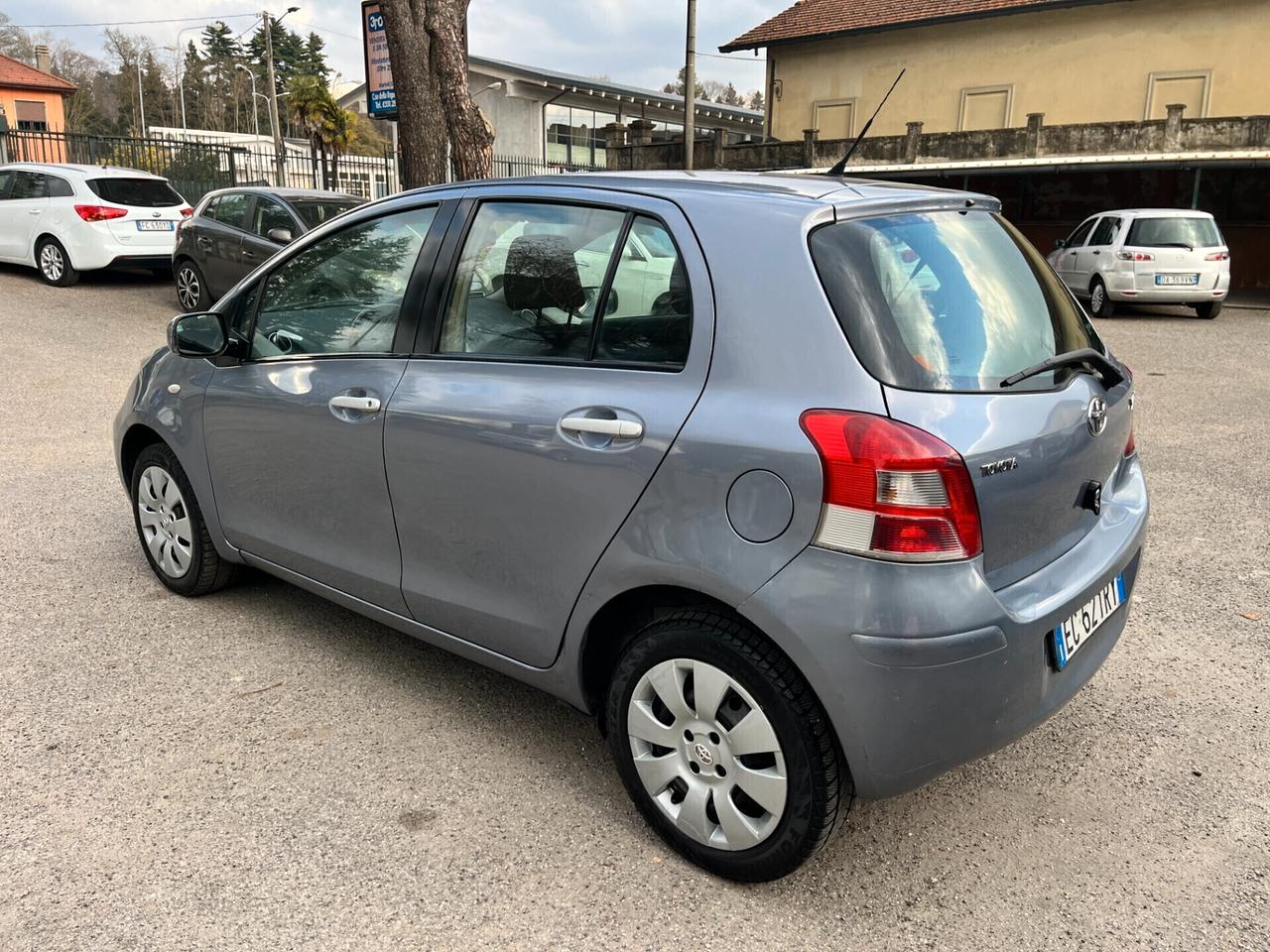 Toyota Yaris 1.0 5 porte Sol