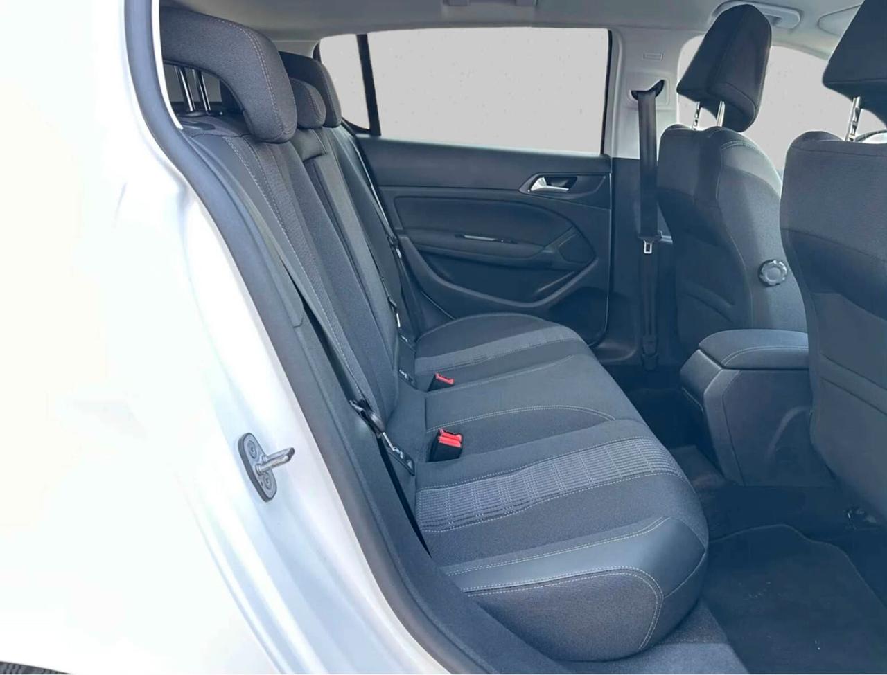 Peugeot 308 Berlina 5p. 1.5 bluehdi 131CV Allure