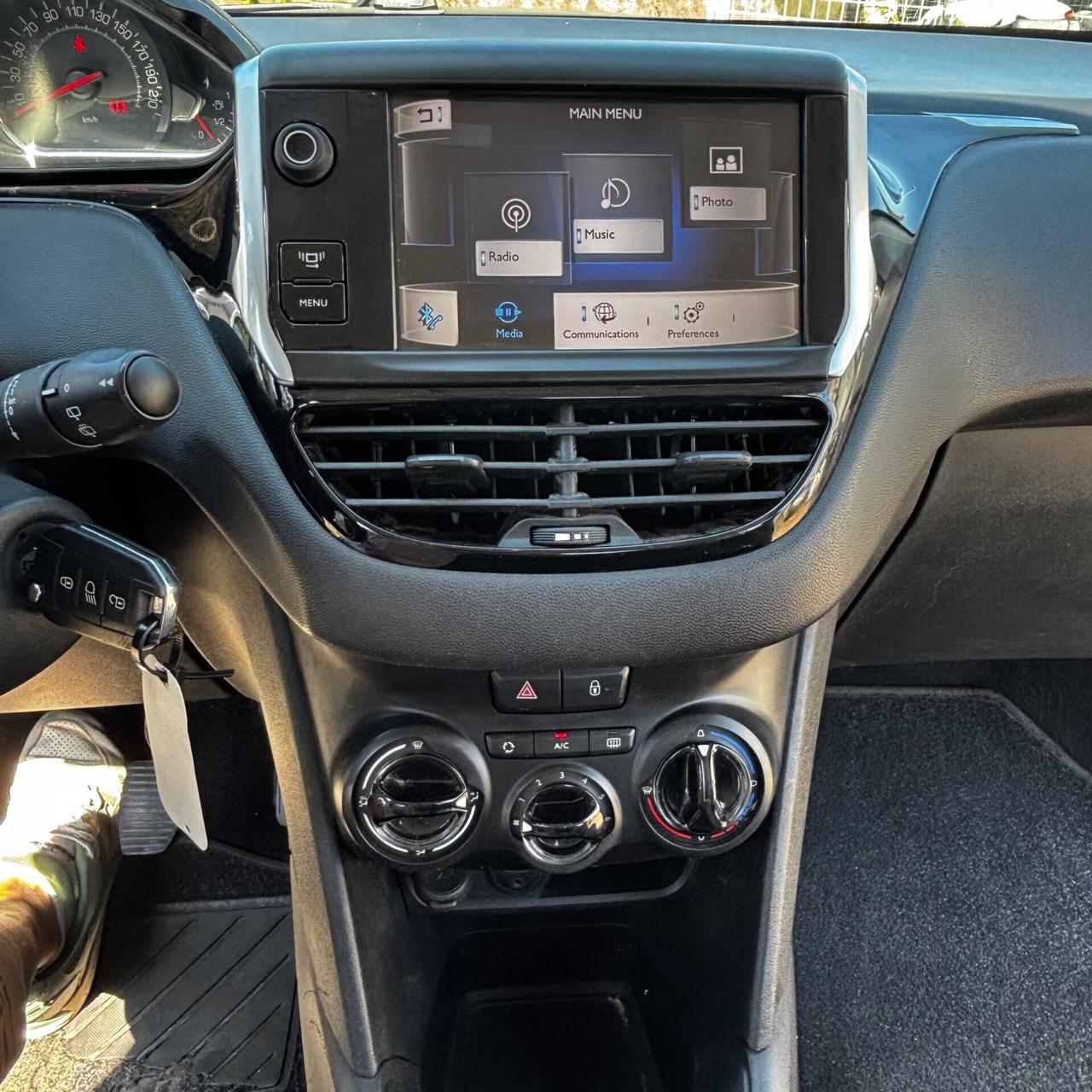 Peugeot 208 1.4 HDi 68 CV 5 porte Allure