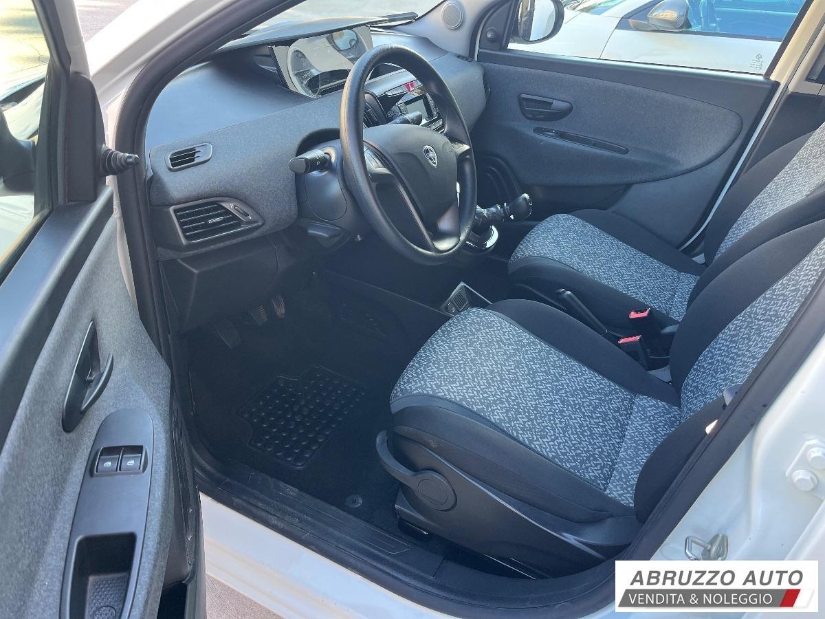 LANCIA Ypsilon 1.0 5p Hybrid Silver 16.000 KM