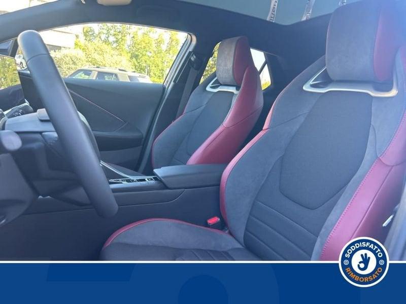 Toyota C-HR Plug-in 2.0 PHEV Lounge Hero