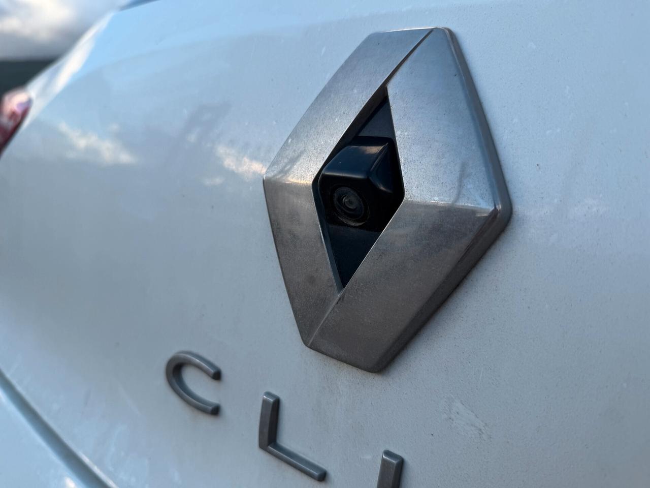 RENAULT CLIO 2023 1.0 BENZINA/GPL 101 CV *SINISTRATA