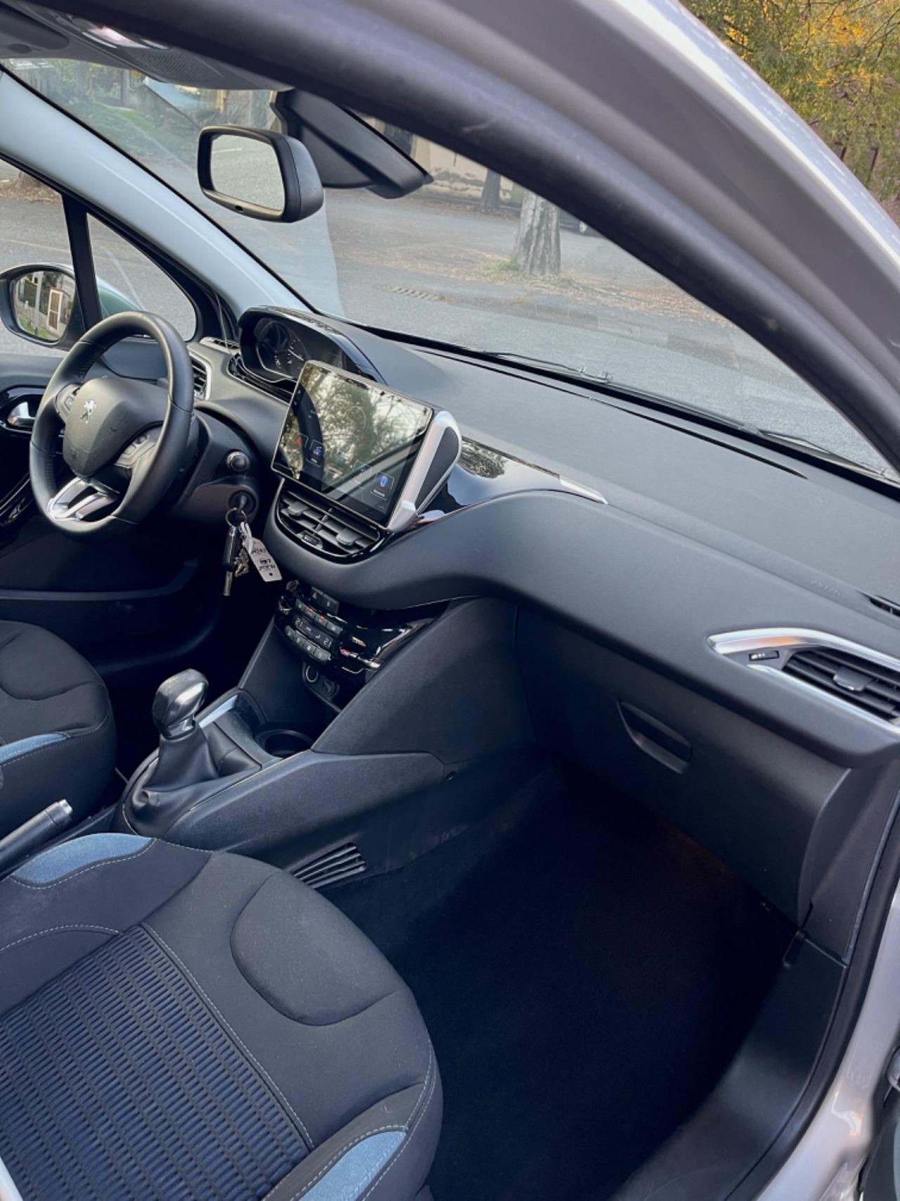 Peugeot 208 1.4 HDi 68 CV 5 porte Allure per Neopatentati 204