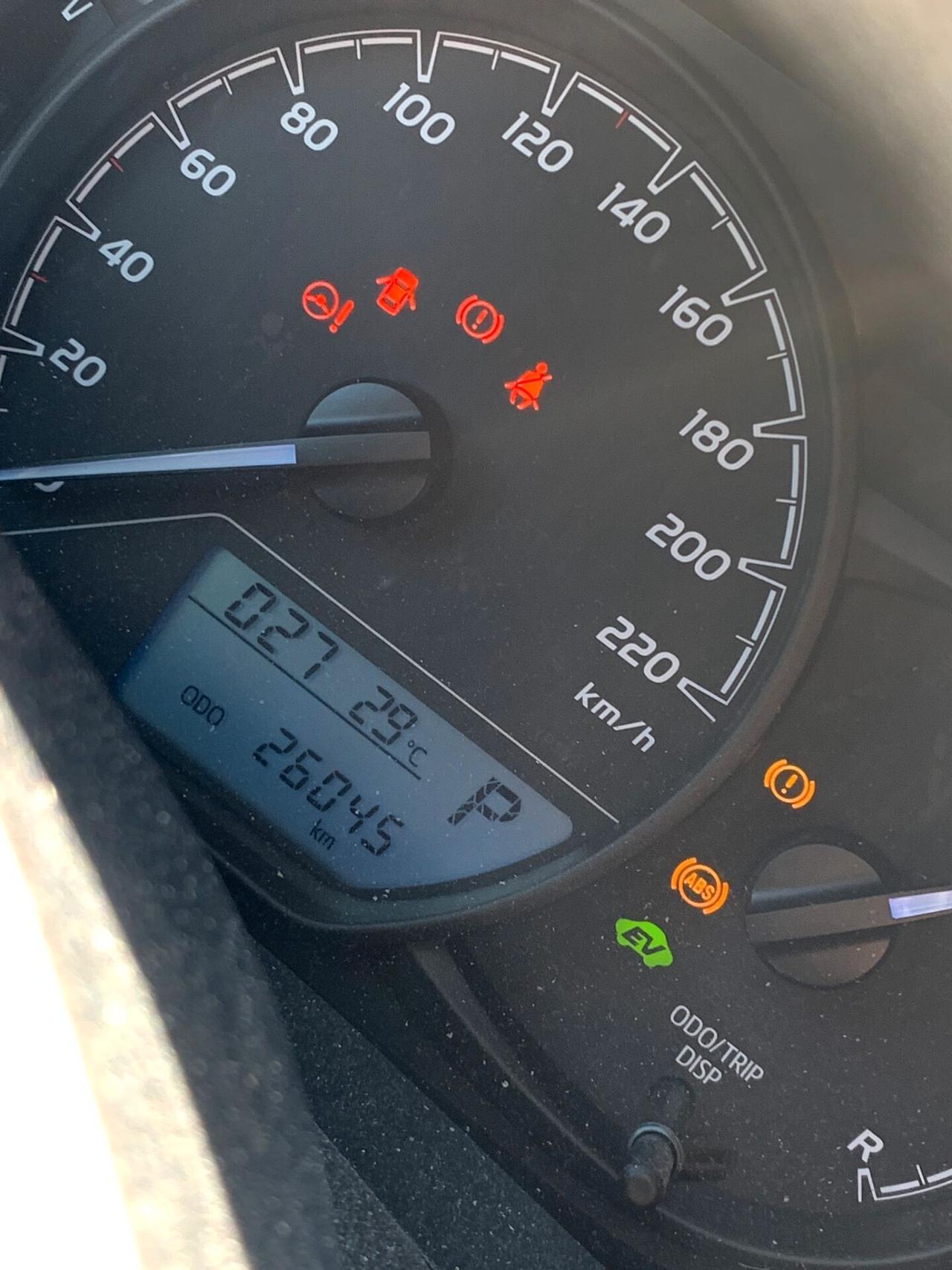 Toyota Yaris 1.5 Hybrid 26.000km sinistrata Airbag ok