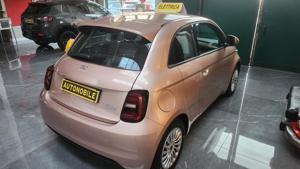 Fiat 500 La Prima Berlina 42 kWh