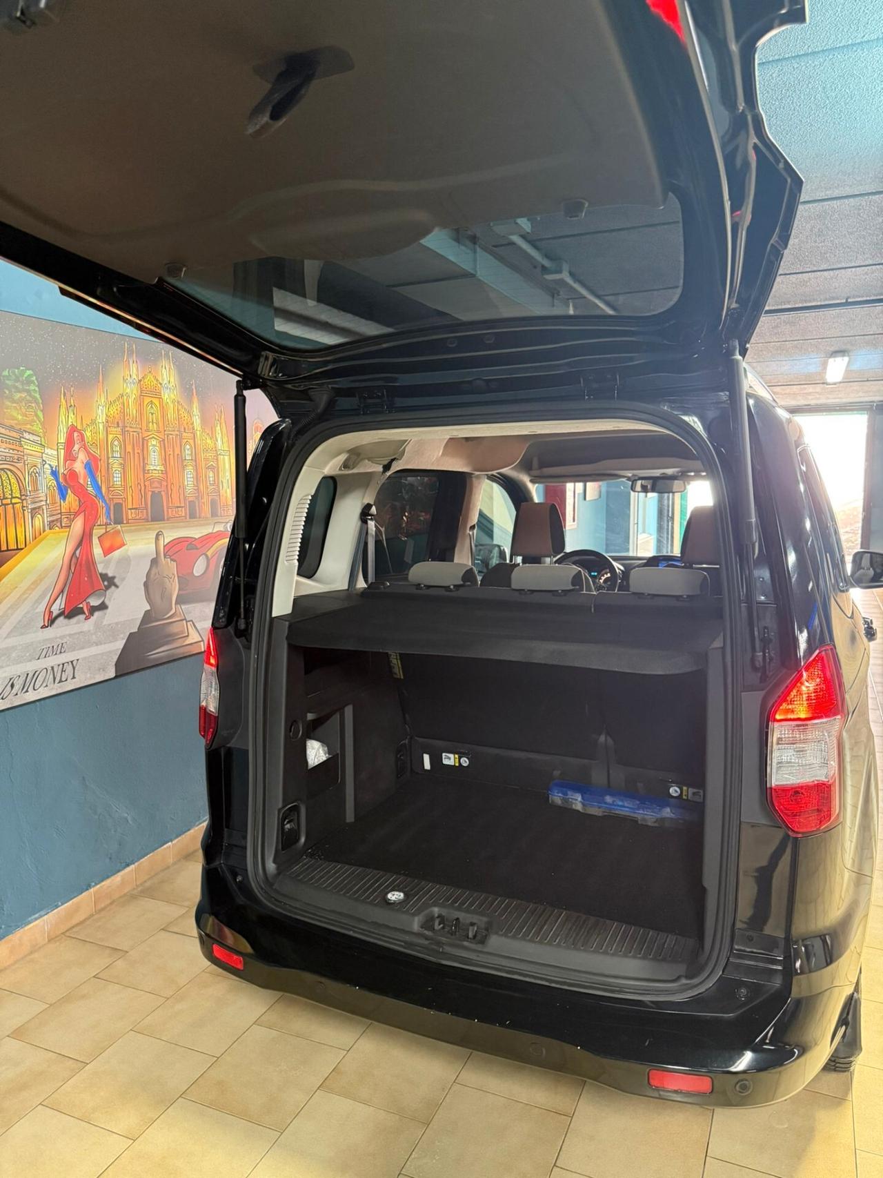 TOURNEO COURIER 5POSTI DISTRIBUZIONE NUOVA