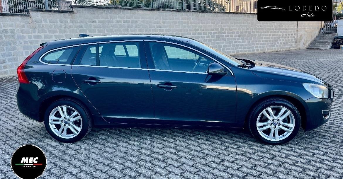 Volvo V60 D3 Momentum - 2013