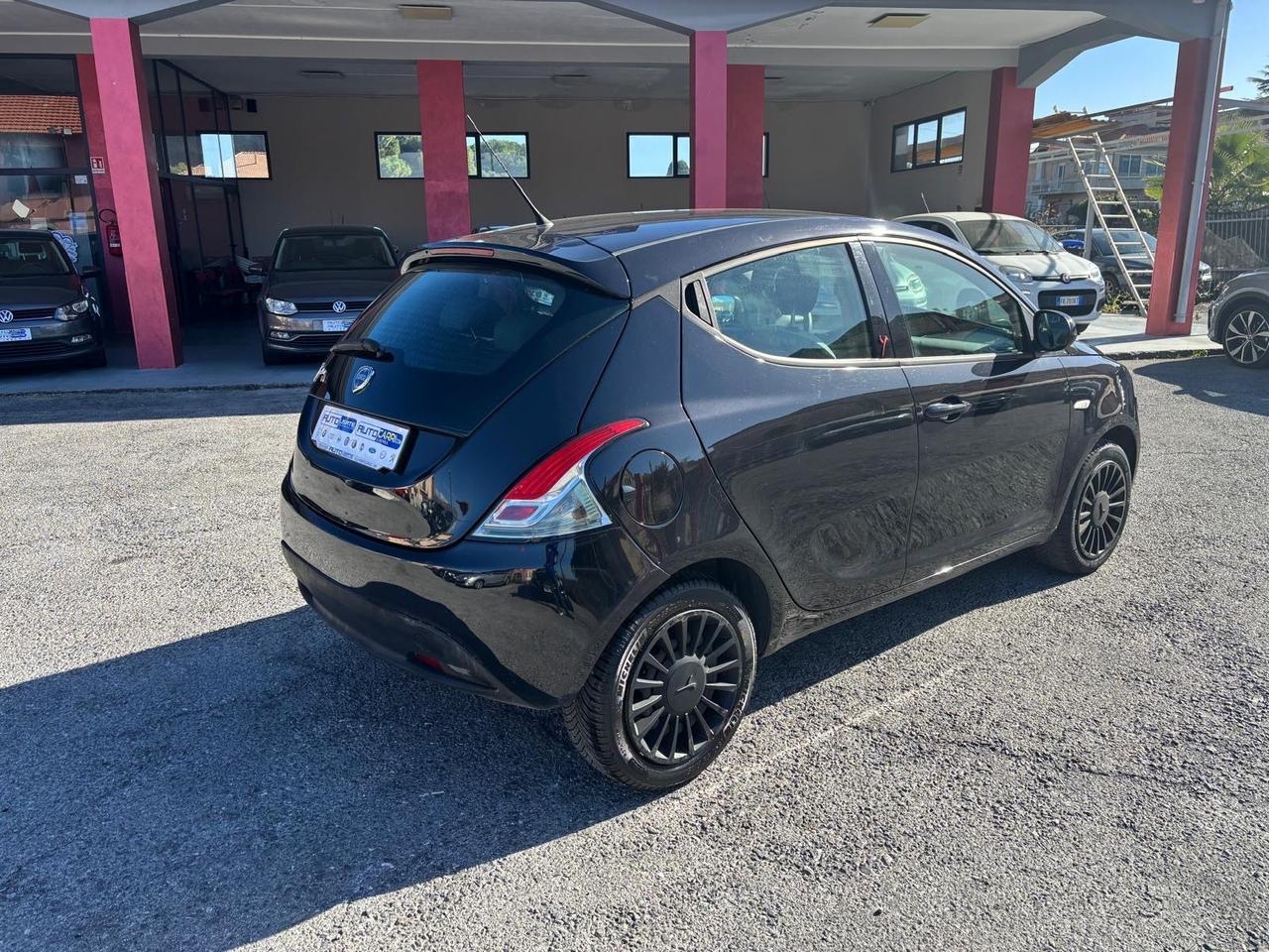 Lancia Ypsilon 1.2 69 CV 5 porte S&S Platinum