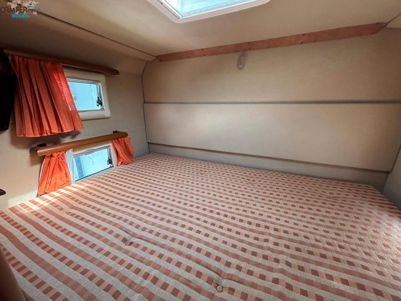 CARTHAGO CHIC I 47 - motorhome con letto matrimoniale in coda ed ampio garage