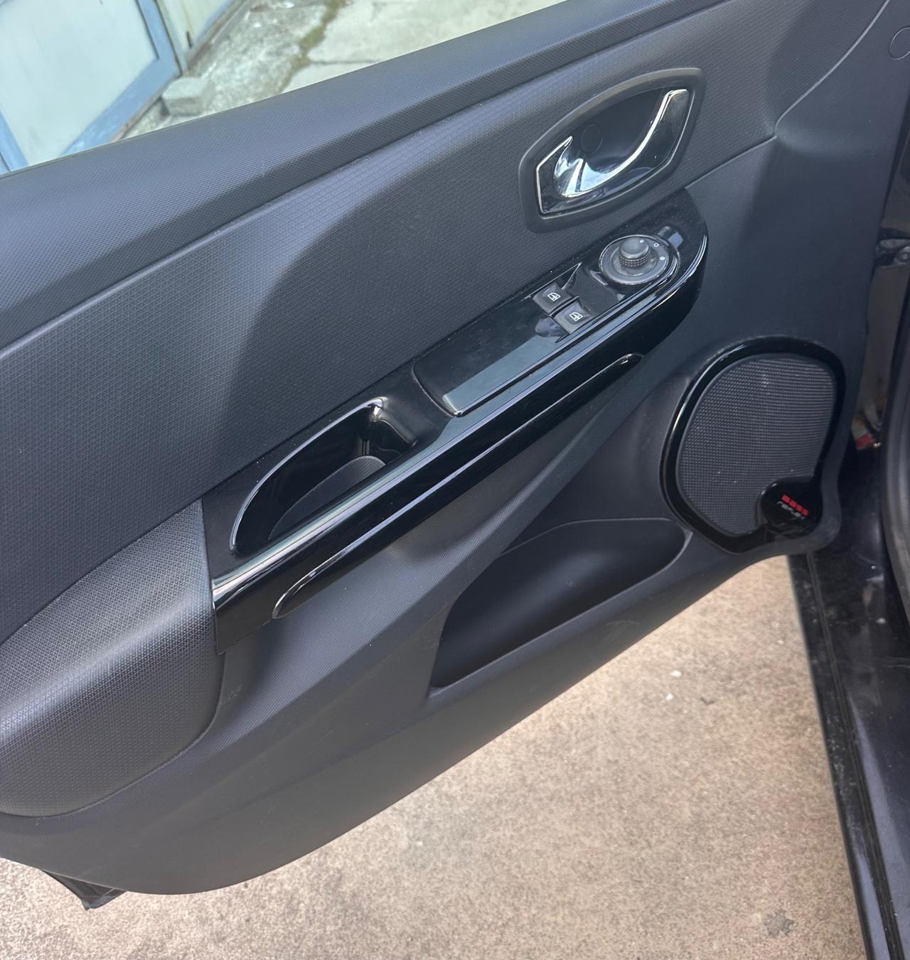 Renault Clio 1.2 Benz 75CV 5 porte Live NAVIG