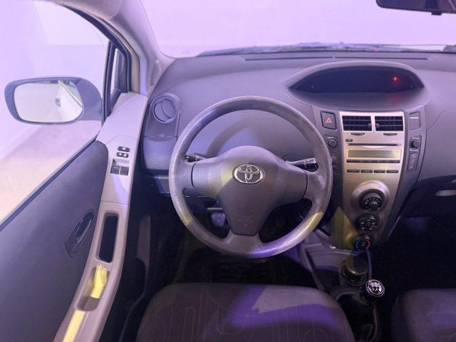 TOYOTA Yaris 1.0 5 porte Now