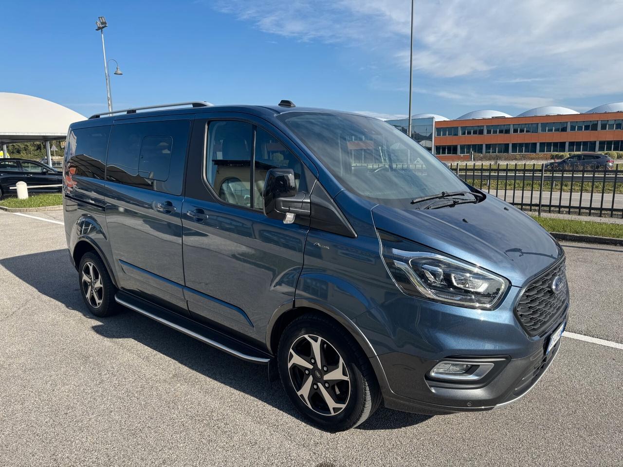 Ford Tourneo Custom Active 2.0 Diesel-Hybrid 185CV 8 posti