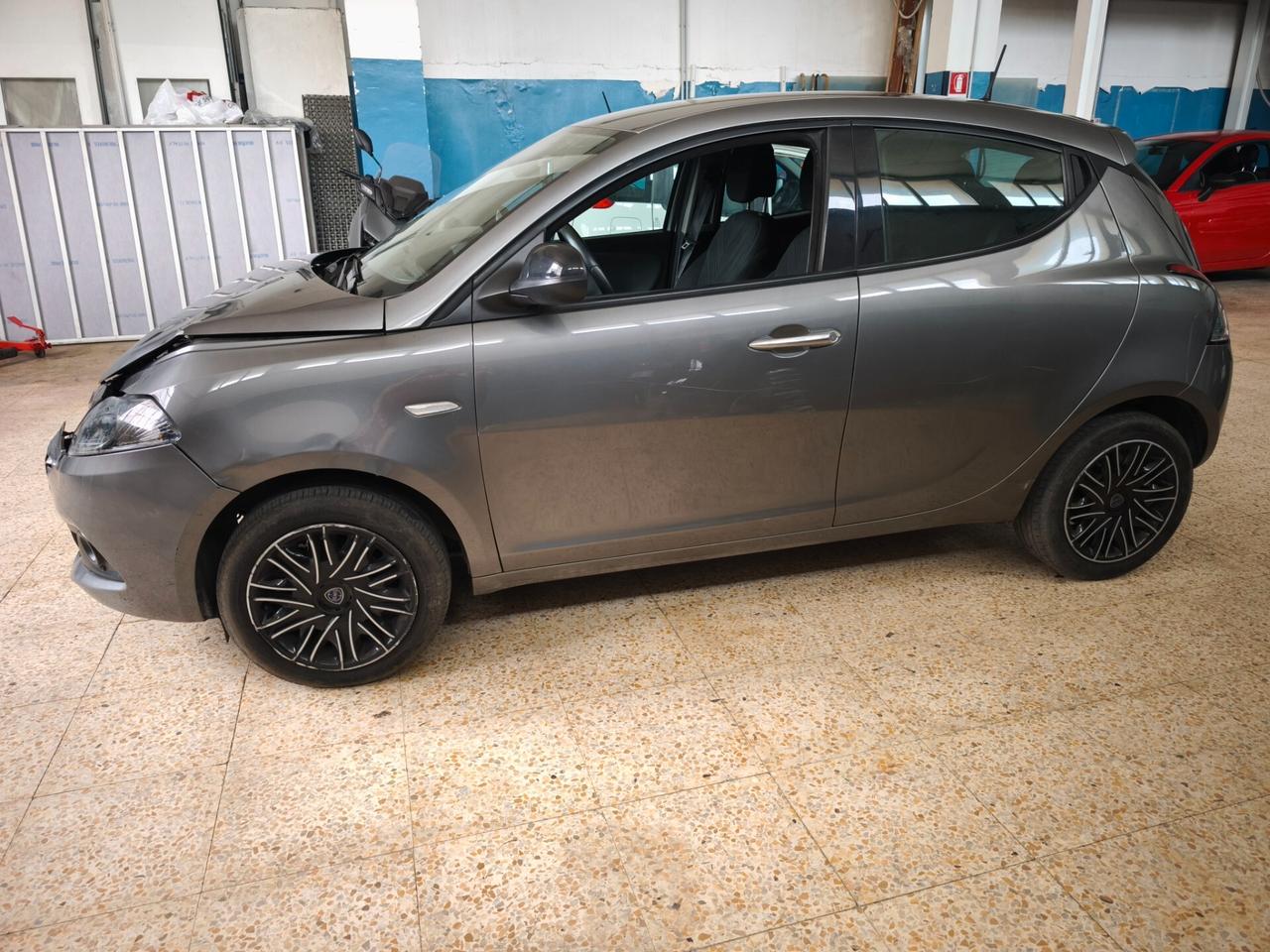 Lancia Ypsilon 5 porte S&S Hybrid Gold INCIDENTATA