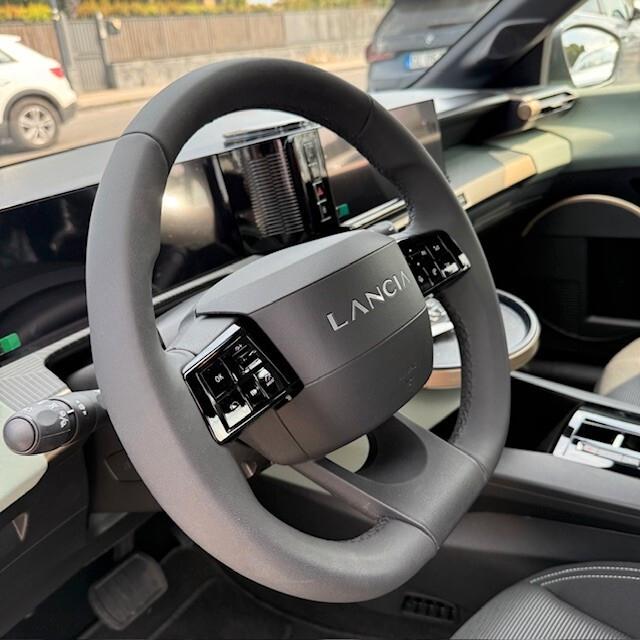 Lancia Ypsilon Hybrid e-DCT Edizione Cassina