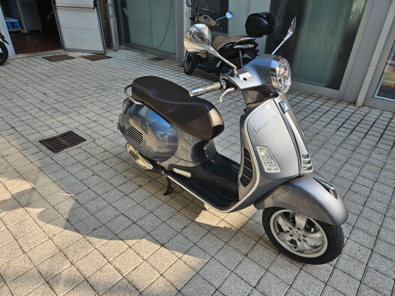 Vespa GTS 300