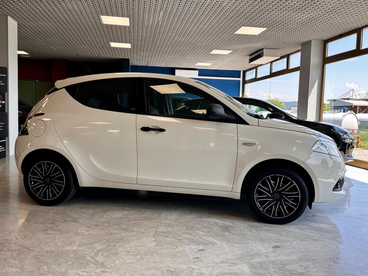 Lancia Ypsilon 1.2 69 CV 5 porte GPL Ecochic Elefantino Blu