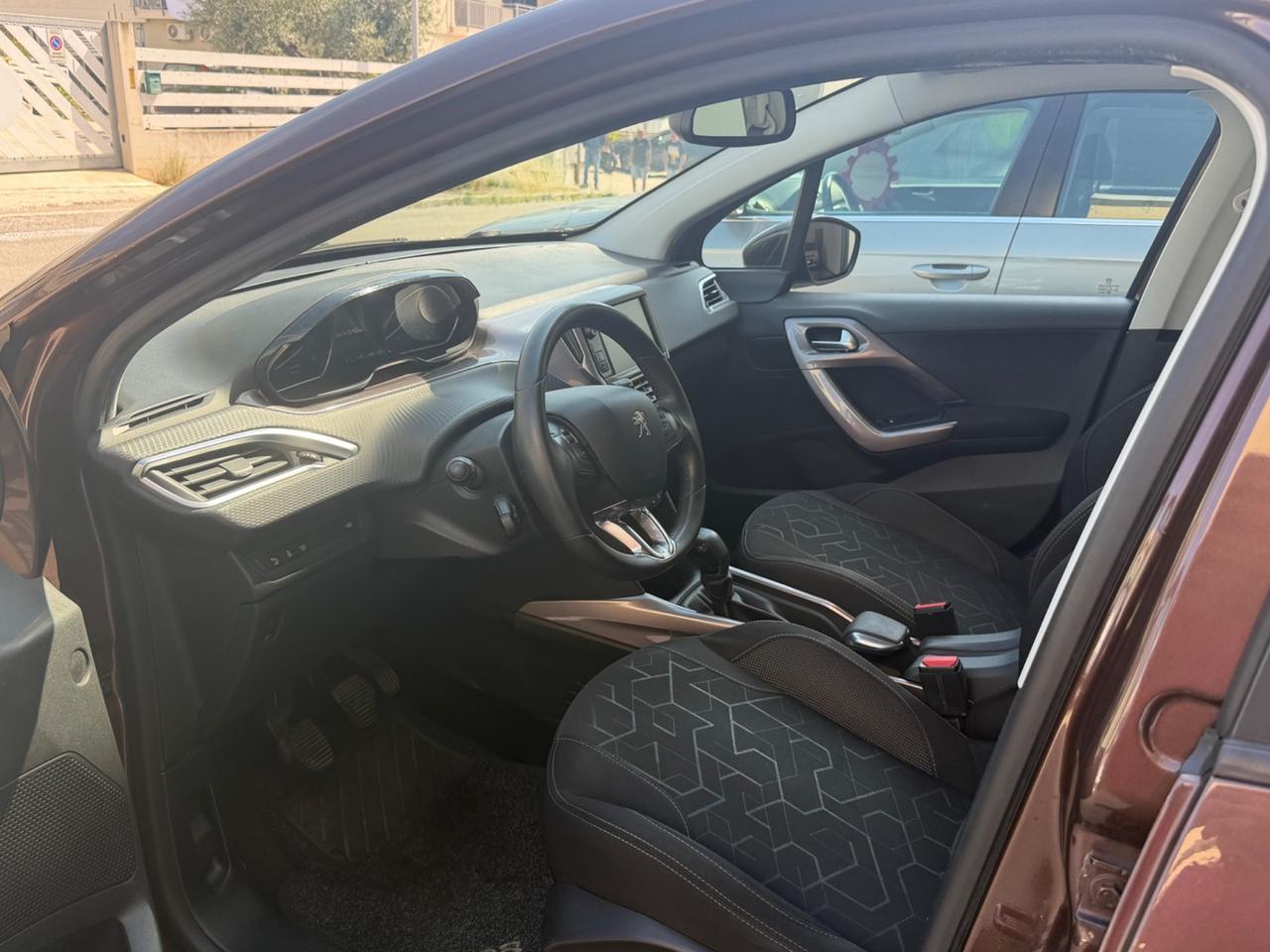 Peugeot 2008 1.6 e-HDi 115 CV Stop&Start Allure